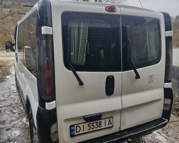 Белый Рено Трафик, объемом двигателя 1.87 л и пробегом 358 тыс. км за 6300 $, фото 1 на Automoto.ua