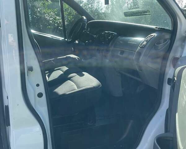 Рено Трафик 2004 в Черновцах на Automoto.ua Белый Рено Трафик, объемом двигателя 1.87 л и пробегом 456 тыс. км за 4500 $, фото 5 на Automoto.ua