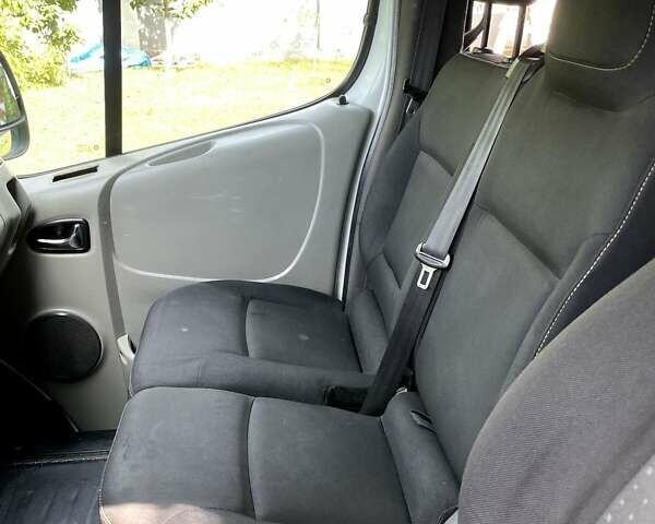 Рено Трафик 2004 в Черновцах на Automoto.ua Белый Рено Трафик, объемом двигателя 1.87 л и пробегом 456 тыс. км за 4500 $, фото 13 на Automoto.ua