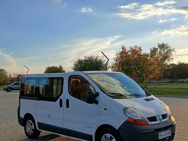 Белый Рено Трафик, объемом двигателя 1.9 л и пробегом 298 тыс. км за 6700 $, фото 1 на Automoto.ua