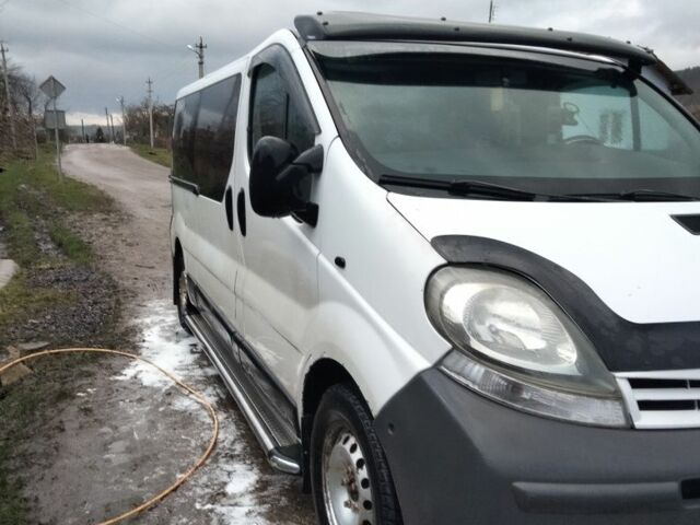 Белый Рено Трафик, объемом двигателя 2.5 л и пробегом 500 тыс. км за 7000 $, фото 2 на Automoto.ua