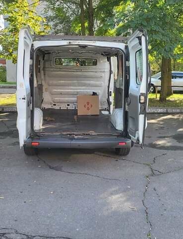 Білий Рено Трафік, об'ємом двигуна 1.87 л та пробігом 319 тис. км за 6000 $, фото 6 на Automoto.ua