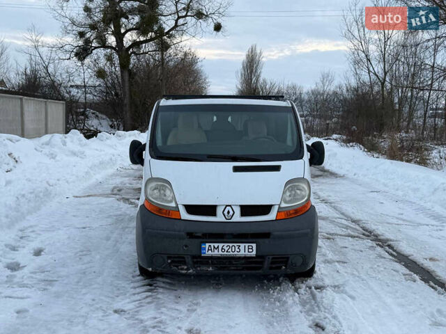 Білий Рено Трафік, об'ємом двигуна 2.46 л та пробігом 320 тис. км за 6700 $, фото 2 на Automoto.ua