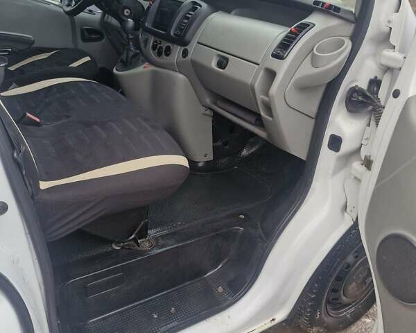 Белый Рено Трафик, объемом двигателя 1.87 л и пробегом 358 тыс. км за 6300 $, фото 16 на Automoto.ua