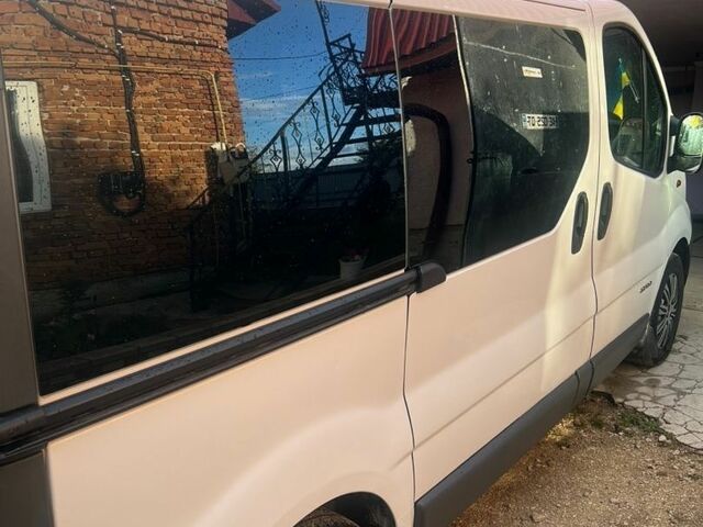 Белый Рено Трафик, объемом двигателя 1.9 л и пробегом 180 тыс. км за 8200 $, фото 1 на Automoto.ua