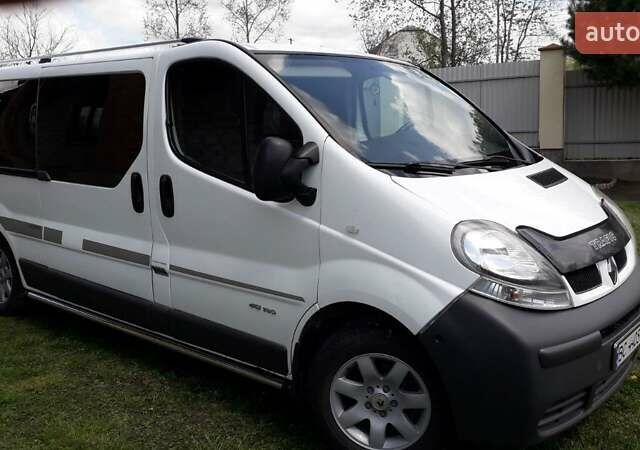Белый Рено Трафик, объемом двигателя 2.5 л и пробегом 340 тыс. км за 7400 $, фото 1 на Automoto.ua
