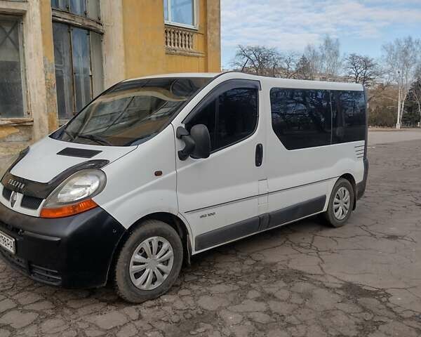 Белый Рено Трафик, объемом двигателя 1.9 л и пробегом 350 тыс. км за 8444 $, фото 2 на Automoto.ua