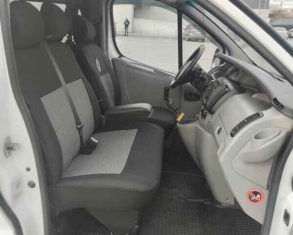 Белый Рено Трафик, объемом двигателя 1.87 л и пробегом 300 тыс. км за 6900 $, фото 1 на Automoto.ua