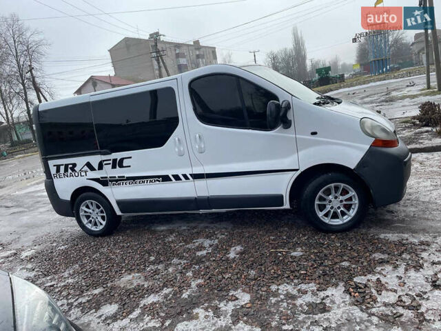 Белый Рено Трафик, объемом двигателя 1.87 л и пробегом 450 тыс. км за 5800 $, фото 6 на Automoto.ua