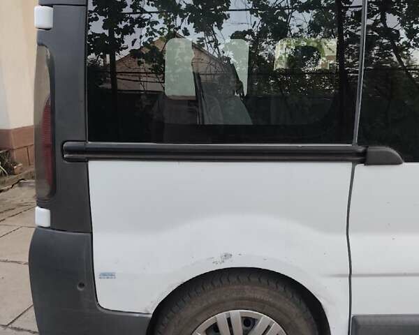 Белый Рено Трафик, объемом двигателя 1.9 л и пробегом 362 тыс. км за 6000 $, фото 5 на Automoto.ua