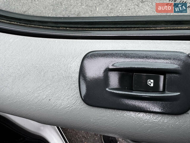 Белый Рено Трафик, объемом двигателя 1.9 л и пробегом 347 тыс. км за 7300 $, фото 52 на Automoto.ua