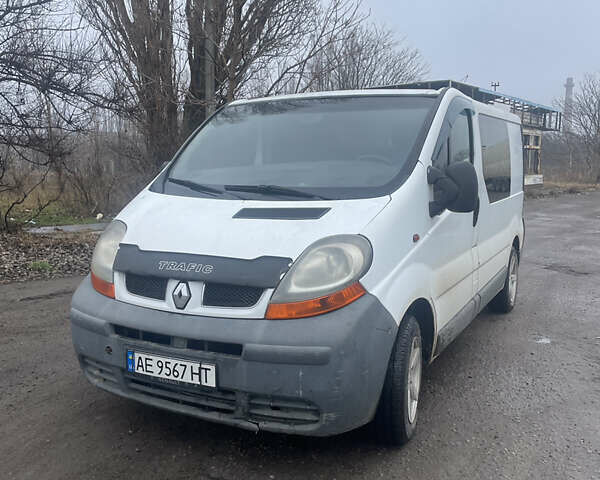 Белый Рено Трафик, объемом двигателя 1.9 л и пробегом 380 тыс. км за 6000 $, фото 1 на Automoto.ua