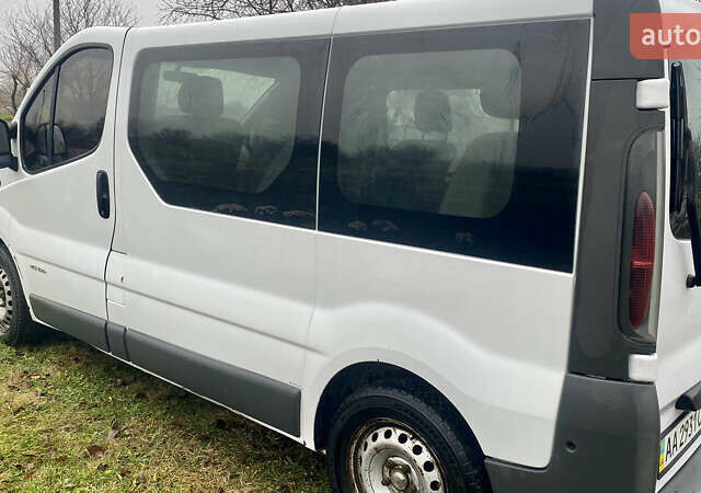 Белый Рено Трафик, объемом двигателя 1.87 л и пробегом 265 тыс. км за 6200 $, фото 1 на Automoto.ua