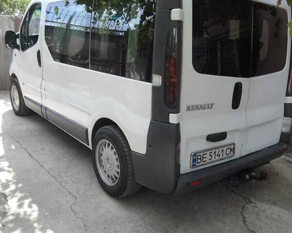 Белый Рено Трафик, объемом двигателя 1.9 л и пробегом 350 тыс. км за 6000 $, фото 1 на Automoto.ua