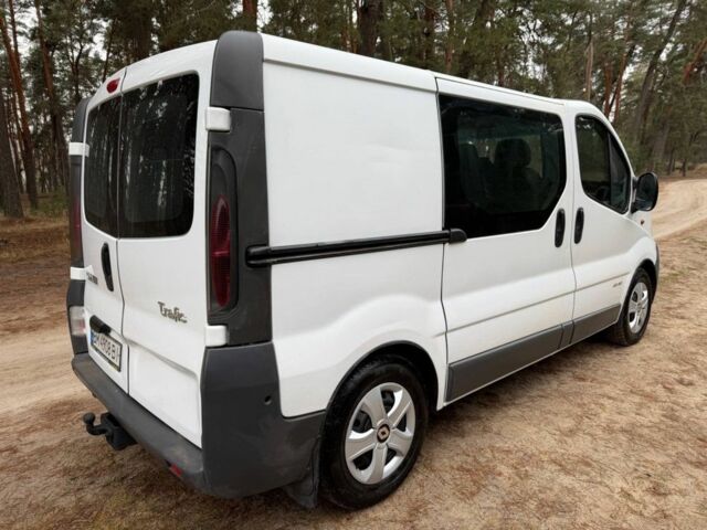 Белый Рено Трафик, объемом двигателя 1.9 л и пробегом 278 тыс. км за 5950 $, фото 2 на Automoto.ua