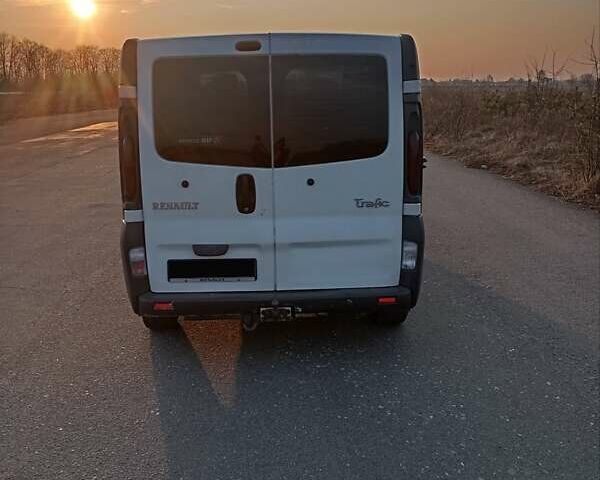 Белый Рено Трафик, объемом двигателя 1.9 л и пробегом 366 тыс. км за 6200 $, фото 3 на Automoto.ua