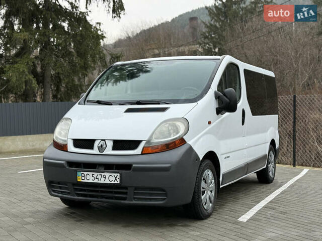 Белый Рено Трафик, объемом двигателя 1.9 л и пробегом 437 тыс. км за 8000 $, фото 1 на Automoto.ua