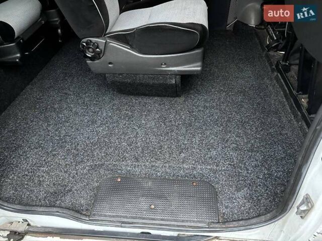 Белый Рено Трафик, объемом двигателя 0 л и пробегом 475 тыс. км за 5400 $, фото 14 на Automoto.ua