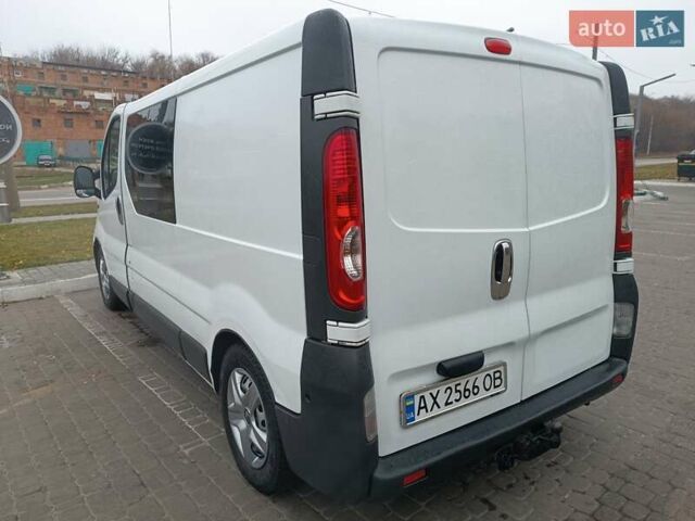 Белый Рено Трафик, объемом двигателя 2.5 л и пробегом 326 тыс. км за 7500 $, фото 4 на Automoto.ua