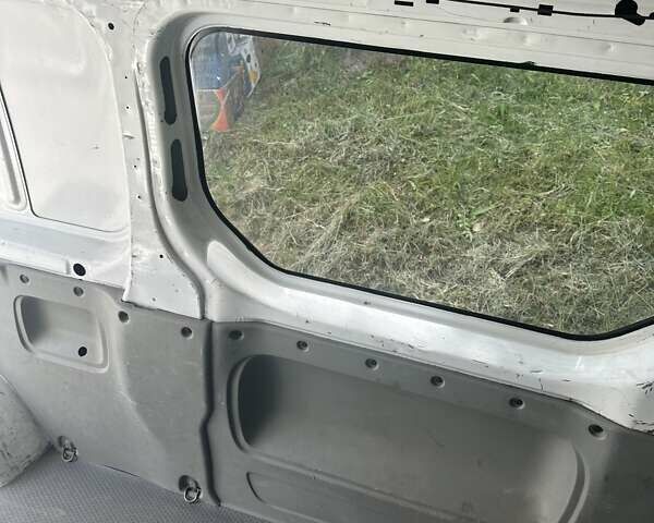 Белый Рено Трафик, объемом двигателя 1.87 л и пробегом 284 тыс. км за 7400 $, фото 12 на Automoto.ua