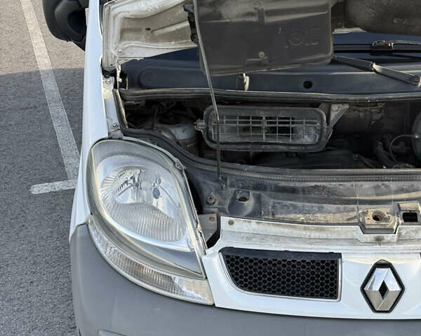Белый Рено Трафик, объемом двигателя 1.9 л и пробегом 388 тыс. км за 7300 $, фото 35 на Automoto.ua