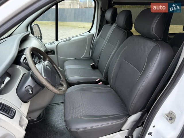 Белый Рено Трафик, объемом двигателя 1.9 л и пробегом 437 тыс. км за 8000 $, фото 32 на Automoto.ua