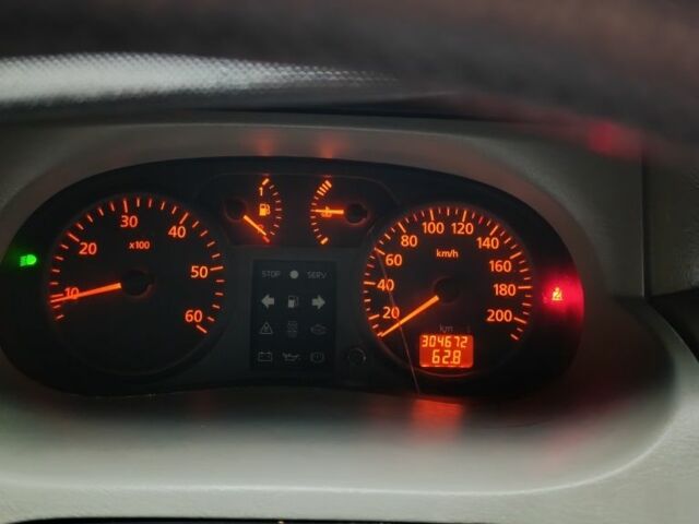 Белый Рено Трафик, объемом двигателя 0 л и пробегом 304 тыс. км за 9700 $, фото 1 на Automoto.ua