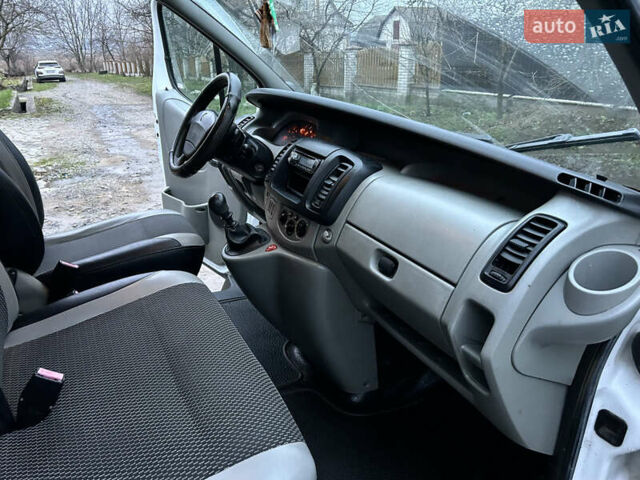 Білий Рено Трафік, об'ємом двигуна 1.9 л та пробігом 354 тис. км за 6500 $, фото 14 на Automoto.ua