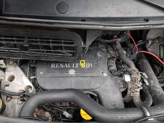 Белый Рено Трафик, объемом двигателя 0 л и пробегом 304 тыс. км за 9700 $, фото 2 на Automoto.ua