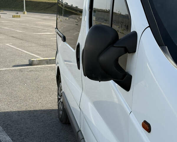 Белый Рено Трафик, объемом двигателя 1.9 л и пробегом 388 тыс. км за 7300 $, фото 15 на Automoto.ua