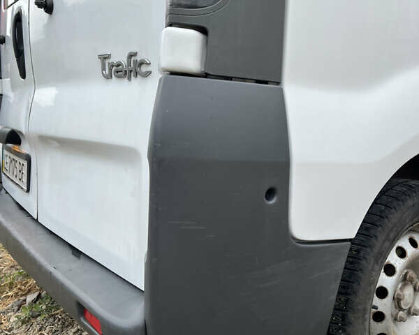 Белый Рено Трафик, объемом двигателя 2.5 л и пробегом 457 тыс. км за 7000 $, фото 8 на Automoto.ua