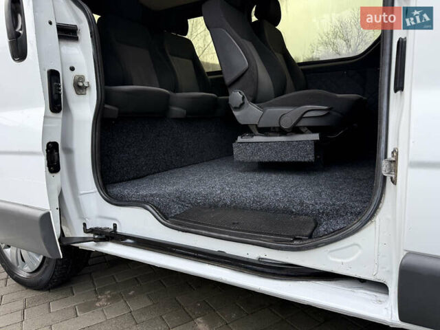 Белый Рено Трафик, объемом двигателя 1.9 л и пробегом 437 тыс. км за 8000 $, фото 46 на Automoto.ua