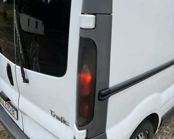 Белый Рено Трафик, объемом двигателя 2.5 л и пробегом 457 тыс. км за 7000 $, фото 9 на Automoto.ua