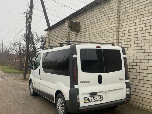 Белый Рено Трафик, объемом двигателя 1.9 л и пробегом 240 тыс. км за 6300 $, фото 2 на Automoto.ua