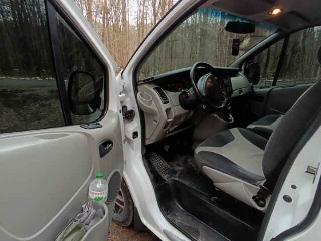 Белый Рено Трафик, объемом двигателя 0 л и пробегом 304 тыс. км за 9700 $, фото 5 на Automoto.ua