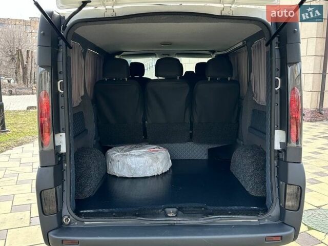 Белый Рено Трафик, объемом двигателя 1.9 л и пробегом 330 тыс. км за 8000 $, фото 29 на Automoto.ua