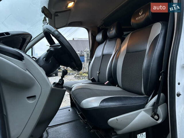 Білий Рено Трафік, об'ємом двигуна 1.9 л та пробігом 354 тис. км за 6500 $, фото 9 на Automoto.ua