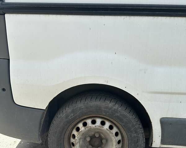 Белый Рено Трафик, объемом двигателя 1.87 л и пробегом 284 тыс. км за 7400 $, фото 5 на Automoto.ua