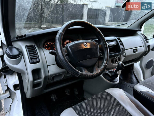 Білий Рено Трафік, об'ємом двигуна 1.9 л та пробігом 354 тис. км за 6500 $, фото 11 на Automoto.ua