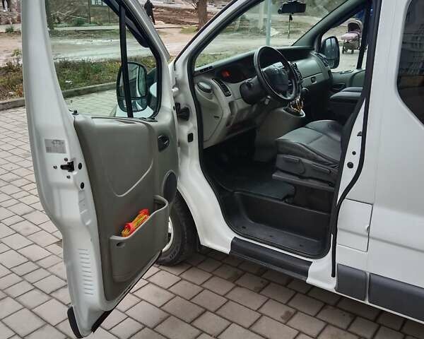 Білий Рено Трафік, об'ємом двигуна 1.9 л та пробігом 381 тис. км за 8500 $, фото 7 на Automoto.ua