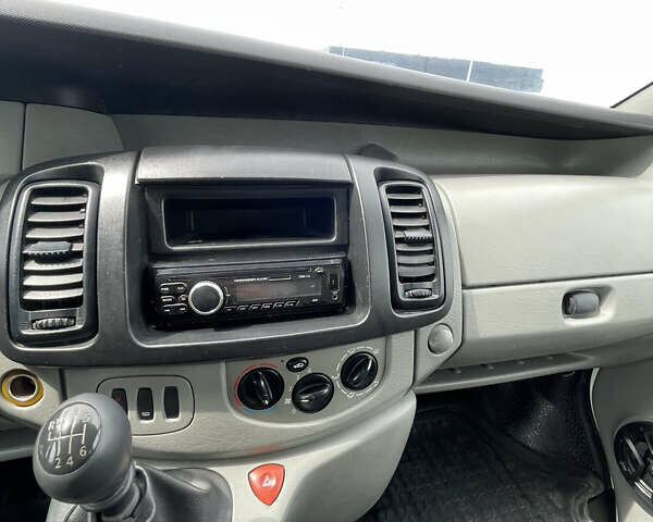 Білий Рено Трафік, об'ємом двигуна 1.9 л та пробігом 426 тис. км за 6300 $, фото 11 на Automoto.ua