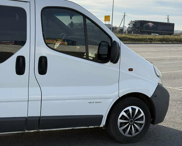 Белый Рено Трафик, объемом двигателя 1.9 л и пробегом 388 тыс. км за 7300 $, фото 5 на Automoto.ua