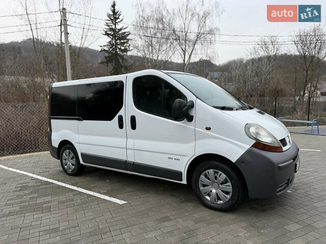 Белый Рено Трафик, объемом двигателя 1.9 л и пробегом 437 тыс. км за 8000 $, фото 12 на Automoto.ua
