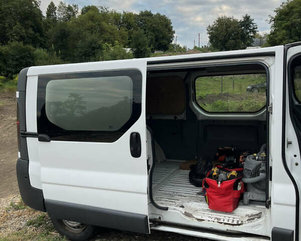 Белый Рено Трафик, объемом двигателя 2.5 л и пробегом 457 тыс. км за 7000 $, фото 18 на Automoto.ua