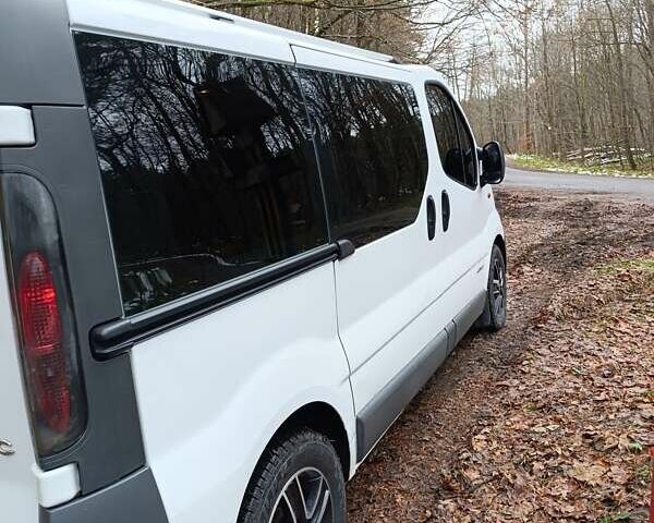 Белый Рено Трафик, объемом двигателя 1.9 л и пробегом 305 тыс. км за 8300 $, фото 12 на Automoto.ua