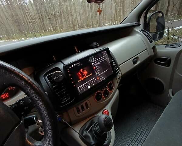 Белый Рено Трафик, объемом двигателя 1.9 л и пробегом 305 тыс. км за 8300 $, фото 4 на Automoto.ua