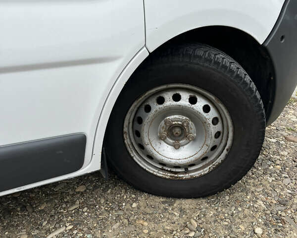 Белый Рено Трафик, объемом двигателя 2.5 л и пробегом 457 тыс. км за 7000 $, фото 17 на Automoto.ua