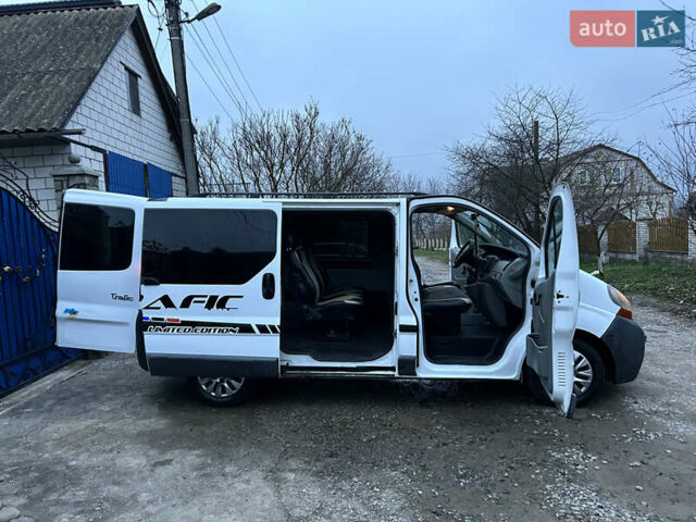 Білий Рено Трафік, об'ємом двигуна 1.9 л та пробігом 354 тис. км за 6500 $, фото 22 на Automoto.ua
