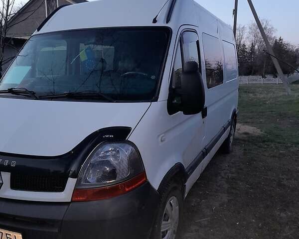 Белый Рено Трафик, объемом двигателя 3 л и пробегом 595 тыс. км за 7800 $, фото 2 на Automoto.ua
