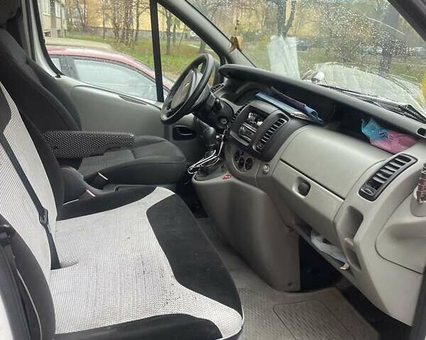 Белый Рено Трафик, объемом двигателя 0 л и пробегом 475 тыс. км за 5400 $, фото 8 на Automoto.ua